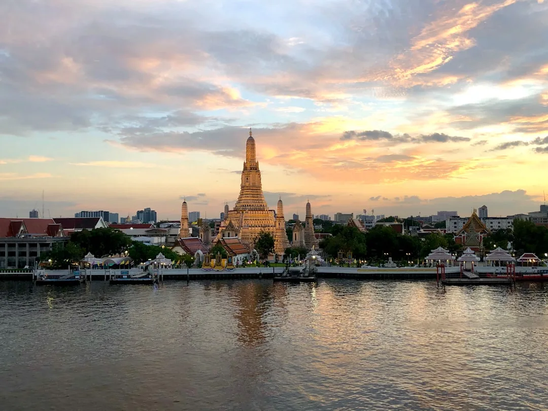 Live draw Thailand GLO tercepat - Thailand Pools 4D landscape Bangkok Wat Arun temple, operator pemerintah Ministry of Finance Thailand sejak 1939