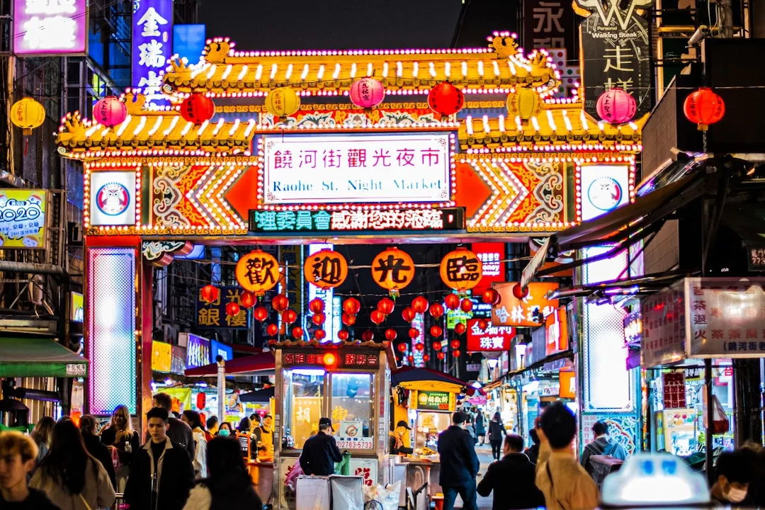 Jadwal draw TWN 4D malam - Taipei night market neon lights, daily 20:35 WIB